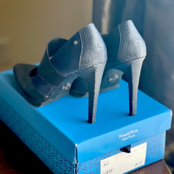 Blue and dark grey pointed toe heel. Size 8.5 business casual style - Picture 7 of 8